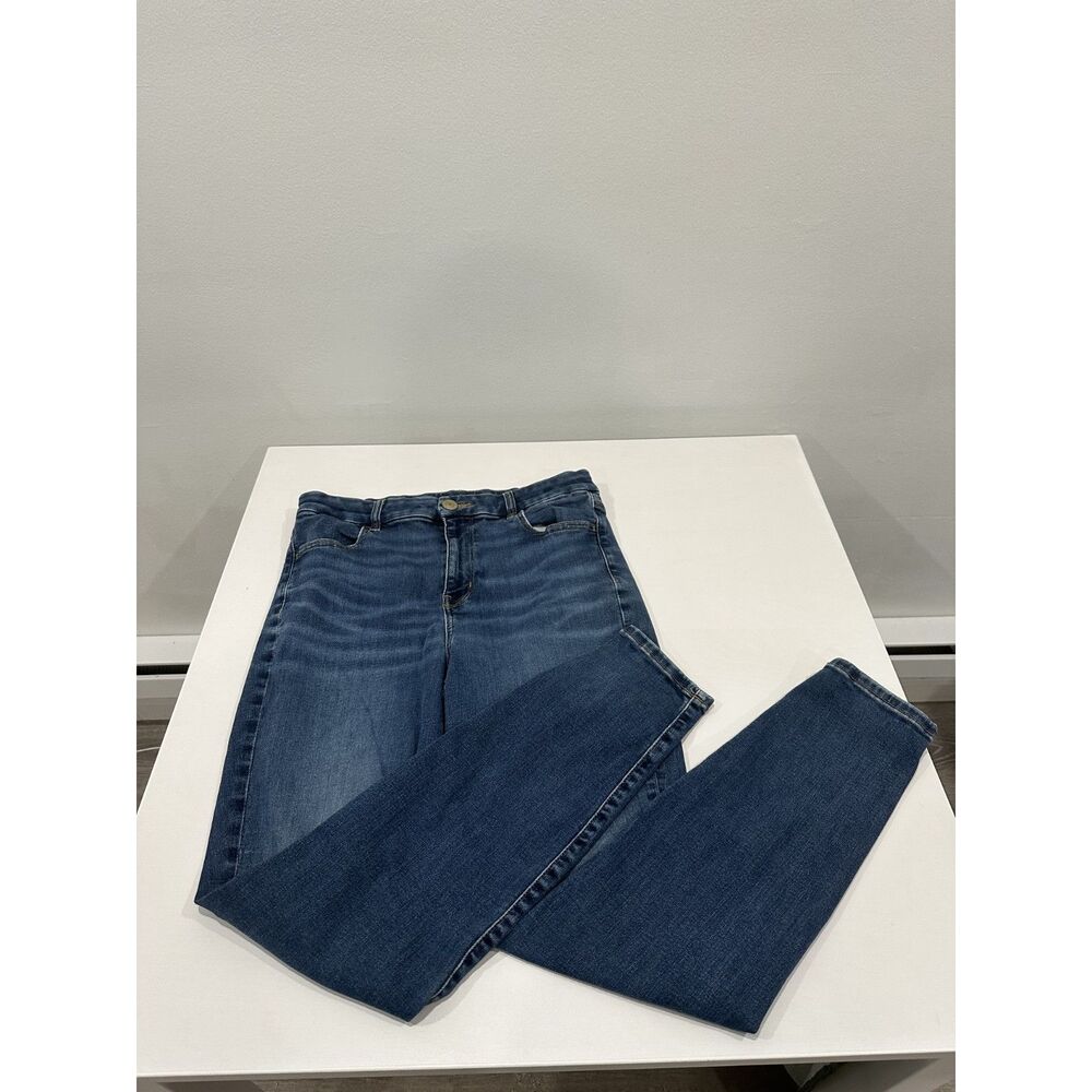 American Eagle Women's Next Level Stretch Blue Jeans